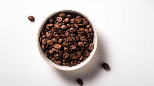 Un bol de grains de café sur un fond blanc