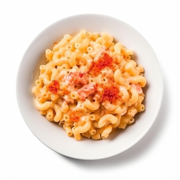 Un bol de macaroni au fromage avec du bacon sur le dessus.