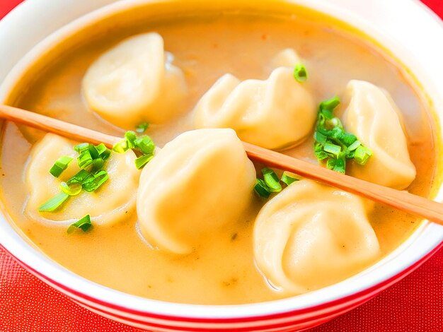 Photo un bol de la meilleure soupe de boulettes délicieuse télécharger l'image