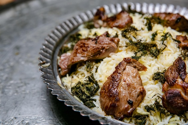 Bol pilaf Cuisine traditionnelle du Moyen-Orient à base de riz boeuf épices et légumes