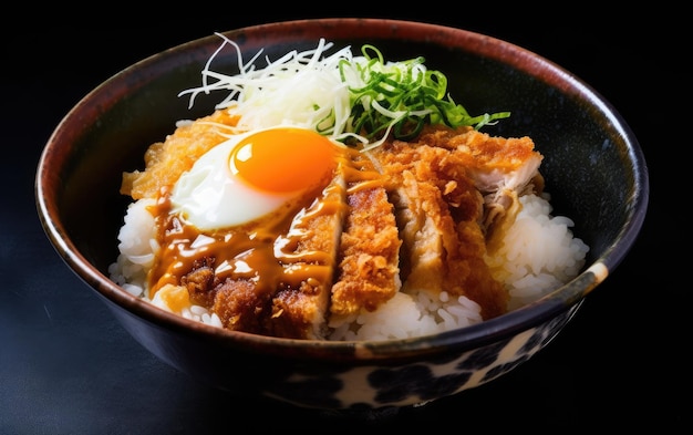 Photo un bol de porc et de riz avec un œuf au plat.