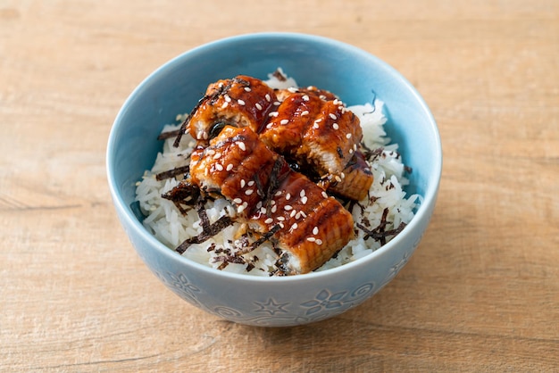 bol de riz à l'anguille ou bol de riz unagi - style de cuisine japonaise