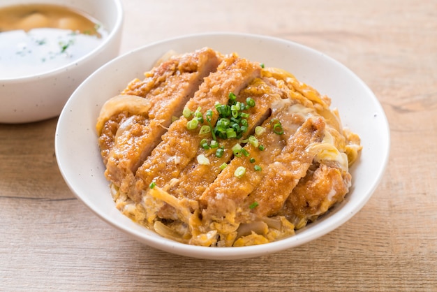 bol de riz côtelette de porc frit (Katsudon)