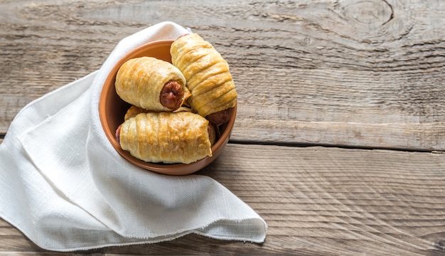 Bol avec saucisse vue de dessus