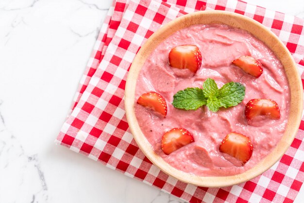 bol de smoothies à la fraise