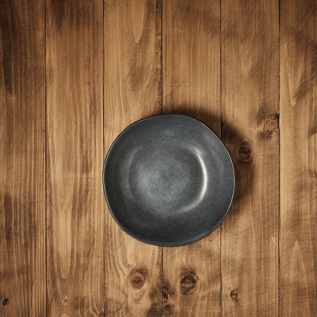 Bol sur une table en bois - vue de dessus