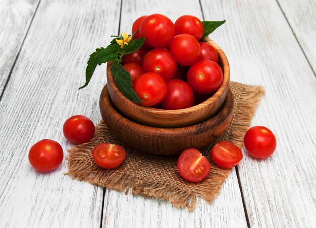 Bol de tomates fraîches