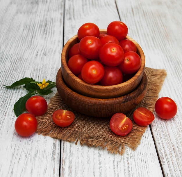 Bol de tomates fraîches