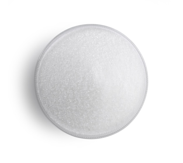 bol en verre de sucre isolé sur fond blanc.
