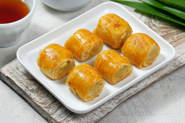 bolen pisang est une collation à base de bananes enveloppées dans de la pâte est un aliment typique de bandung