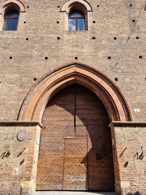 Bologne italie bâtiments médiévaux maison en place mercanzia