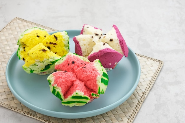 Bolu Kukus (gâteau éponge), à base de farine, de farine de tapioca, d'œuf et de sucre. Cuisine traditionnelle indonésienne