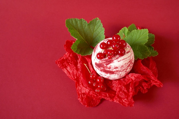 Bombe de bain aux groseilles rouges.