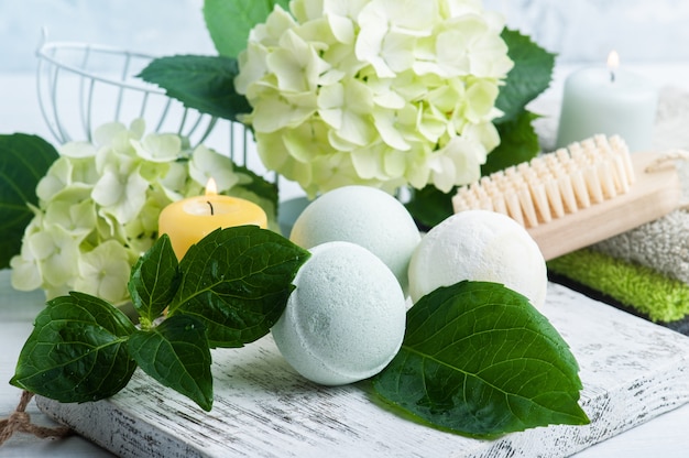 Bombes de bain aux arômes verts et fleurs d'hortensia