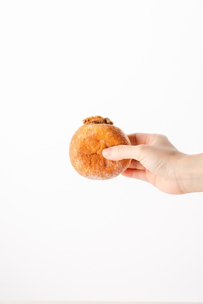 Un bombolone ou bomboloni est un beignet fourré à l'italienne et se mange comme collation et dessert