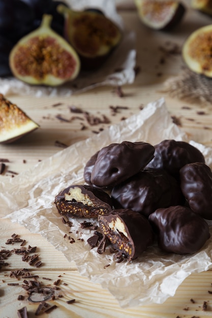 Photo bonbons au chocolat aux figues