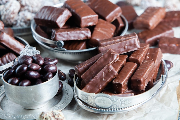 Bonbons au chocolat isolés