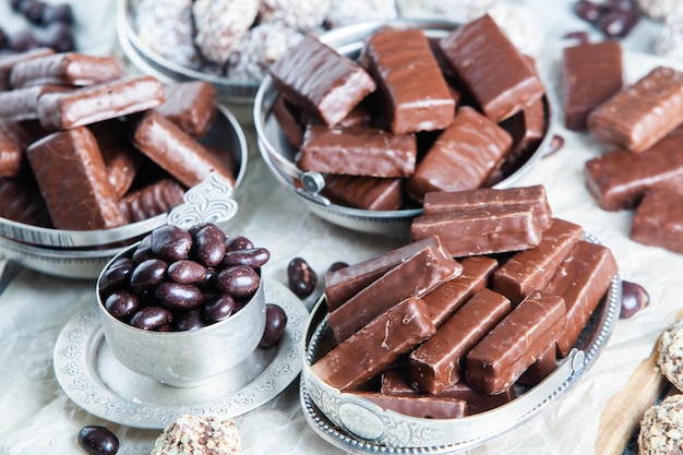 Bonbons au chocolat isolés