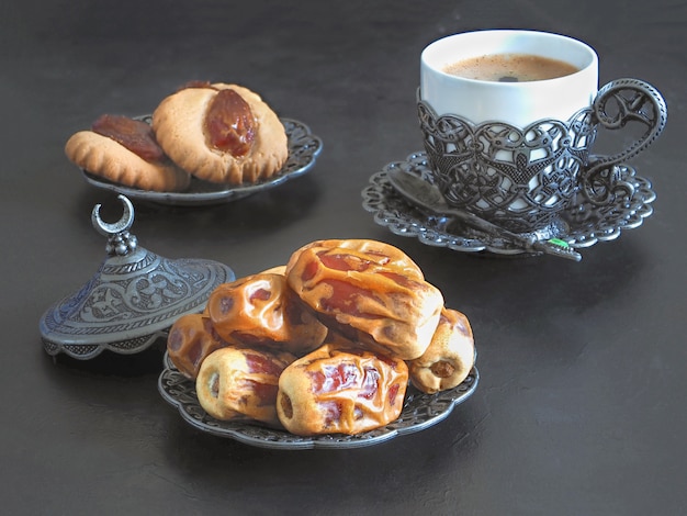 Bonbons de dattes du Ramadan. Biscuits de la fête islamique El Fitr