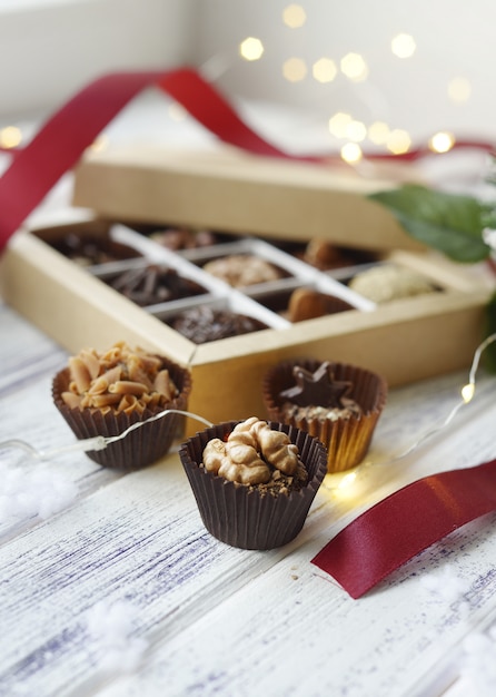 Bonbons et décorations de Noël assortis