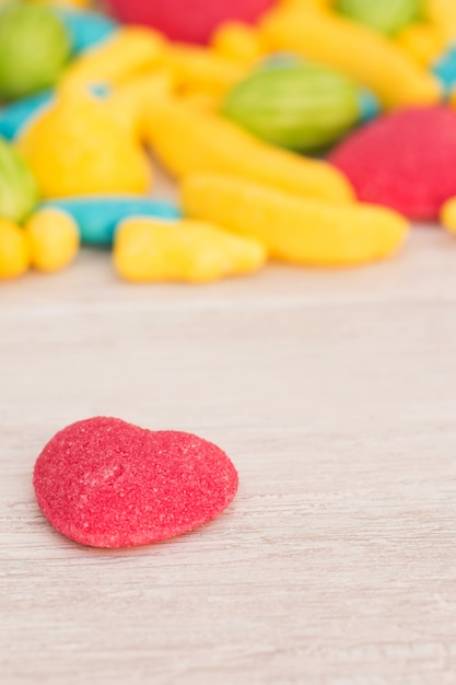 Bonbons de différentes formes et couleurs