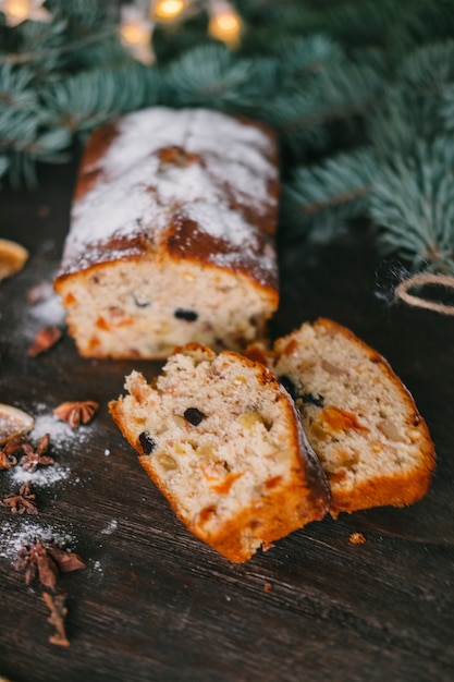 Bonbons faits à la main sur un fond de Noël. Cuisine. Tonifiant