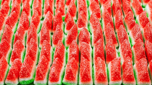 Bonbons à la gelée de pastèque. Bonbons à mâcher savoureux. Vue de dessus.