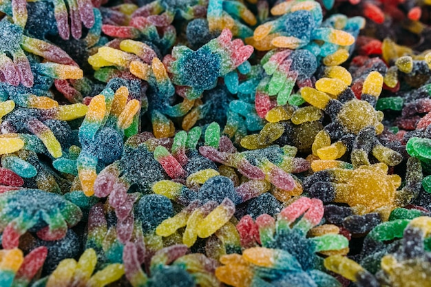 Bonbons gommeux colorés dans le fond du magasin de bonbons