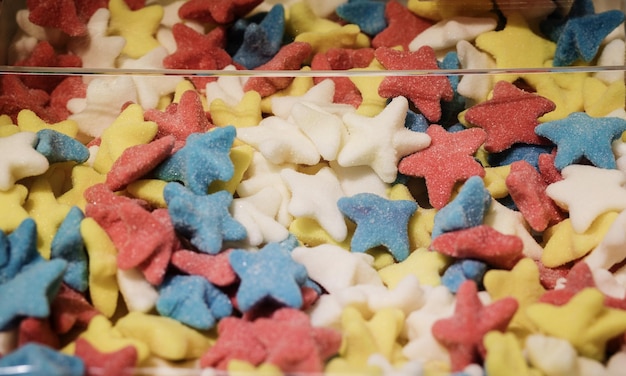 Bonbons gommeux colorés et gelées comme toile de fond. Beaucoup de bonbons à la gelée colorés à saveur de bonbons.