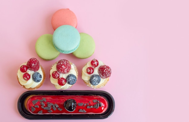 Bonbons macarons et gâteaux