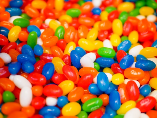 Bonbons multicolores. fermer. Bonbons pour enfants. La cause des caries infantiles.
