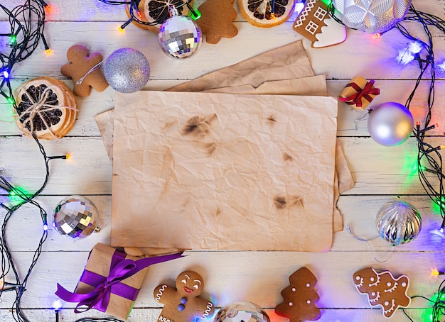 Bonbons De Noël, Biscuits Au Gingembre Sur Fond De Bois