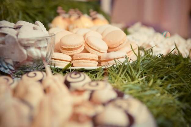 Bonbons sur la table de mariage Couleur vintage