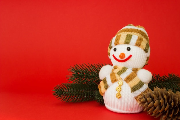 bonhomme de neige de noël sur un rouge