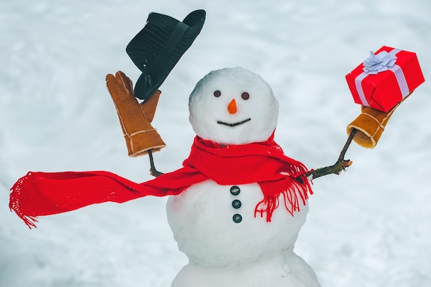 Bonhomme de neige de Noël avec sac à provisions et cadeau de Noël nouvel an cadeau nouvel an bannière bonhomme de neige pour sa