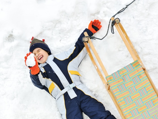 bonhomme de neige plus d&#39;activité des enfants froid profiter