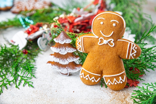 bonhomme de pain d'épice biscuits noël gâteaux faits maison dessert sucré nouvel an copie espace fond de nourriture