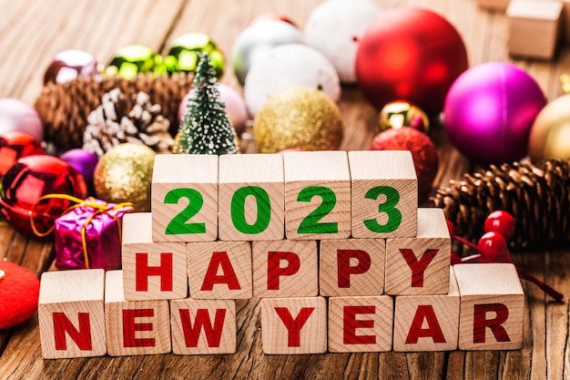 Bonne année 2023, Noël 2023, Cadeaux de Noël placés dans une ambiance festive