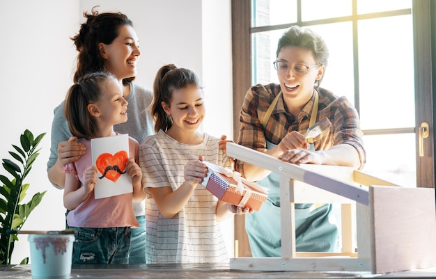 Bonne fête des pères Famille heureuse