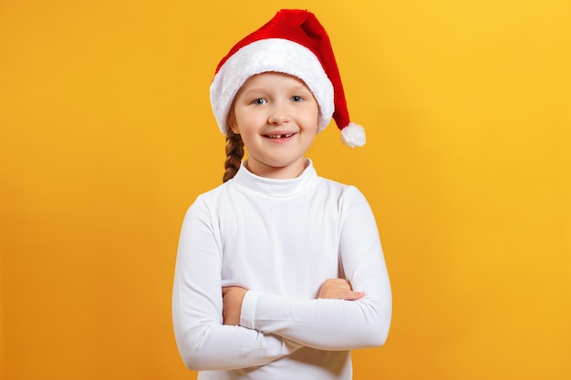 Bonne petite fille au bonnet de Noel.