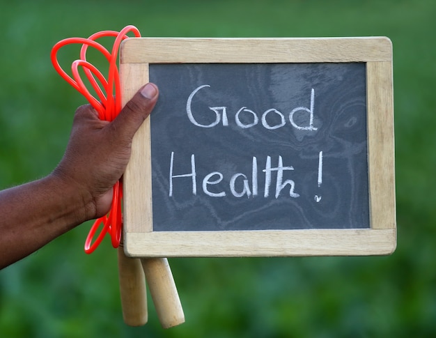 Photo bonne santé en sautant avec mise au point sélective