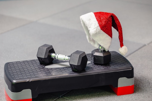 Bonnet du Père Noël dans la salle de gym