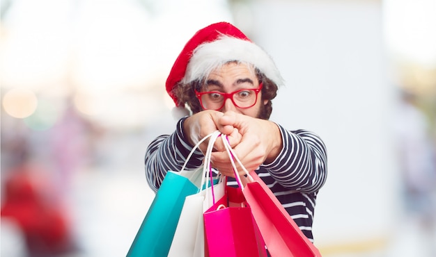 Photo bonnet de noel jeune homme. concept de noël