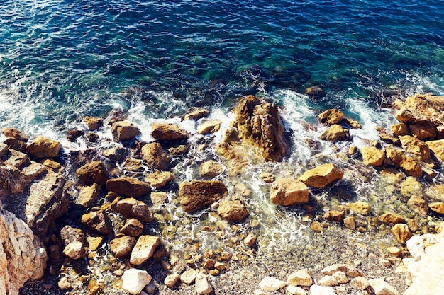 Photo bord de mer et eau bleue à nice