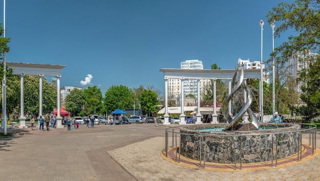 Bord de mer ou parc Primorsky à Tchernomorsk Ukraine