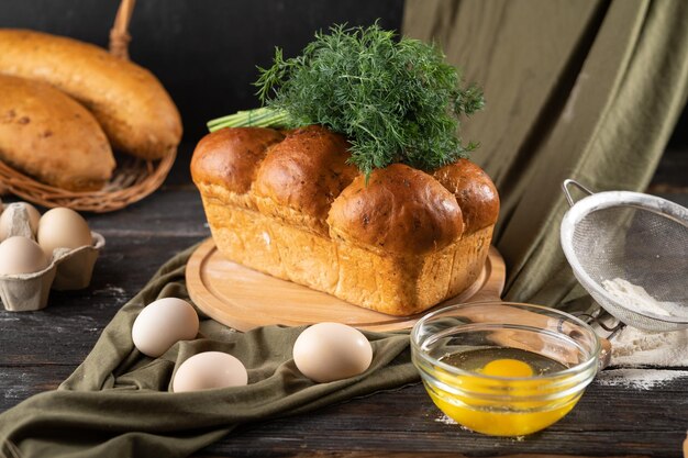 Borscht pamushka traditionnel ukrainien avec de l'ail et de l'aneth