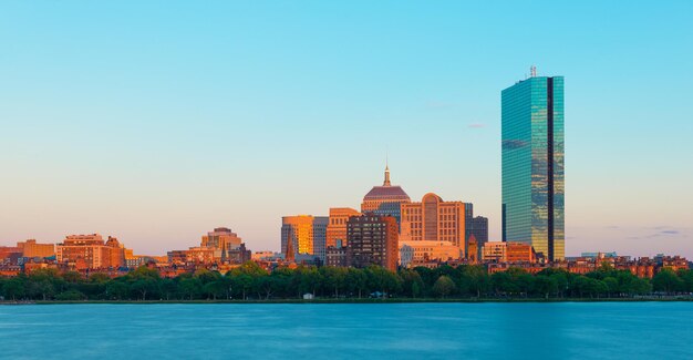 Boston, Massachusetts, USA : vue sur le quartier de Boston Back Bay au crépuscule