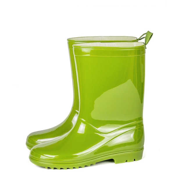 Bottes en caoutchouc vert isolé sur fond blanc