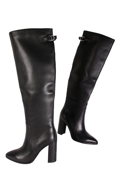 Bottes en cuir pour femmes noires sur fond blanc Chaussures à talons hauts de mode classique pour femmes