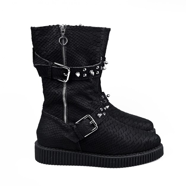 Bottes d'hiver femme noir sur blanc